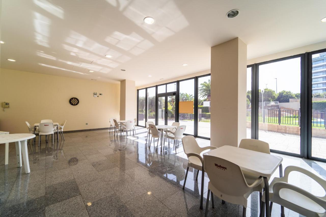 Primera línea de mar con piscina, gimnasio y parking 2 hab y 2 baños Villajoyosa Exterior foto