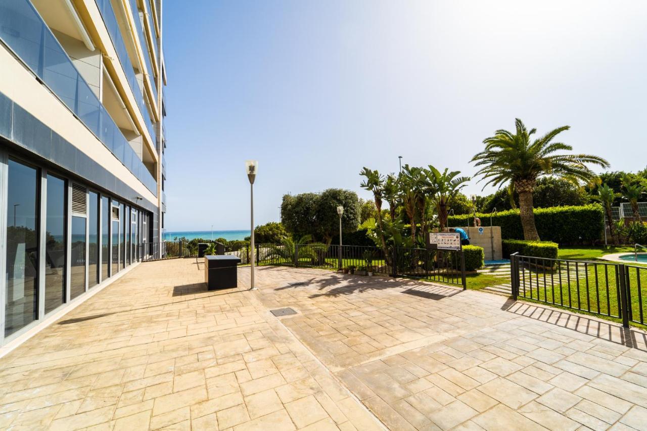 Primera línea de mar con piscina, gimnasio y parking 2 hab y 2 baños Villajoyosa Exterior foto