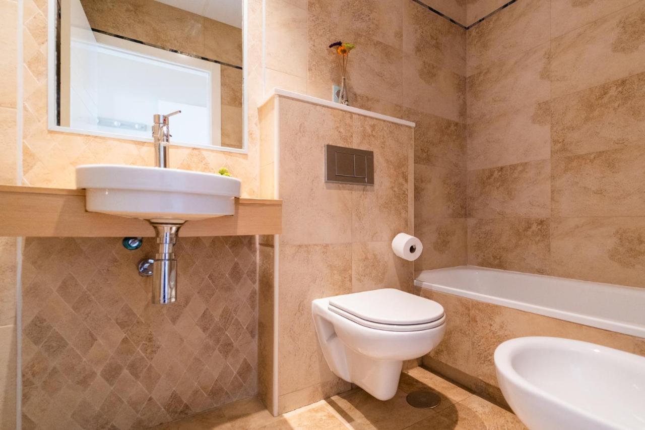 Primera línea de mar con piscina, gimnasio y parking 2 hab y 2 baños Villajoyosa Exterior foto